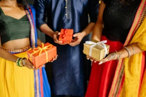 Personas celebrando un día festivo en Emiratos Arabes Unidos