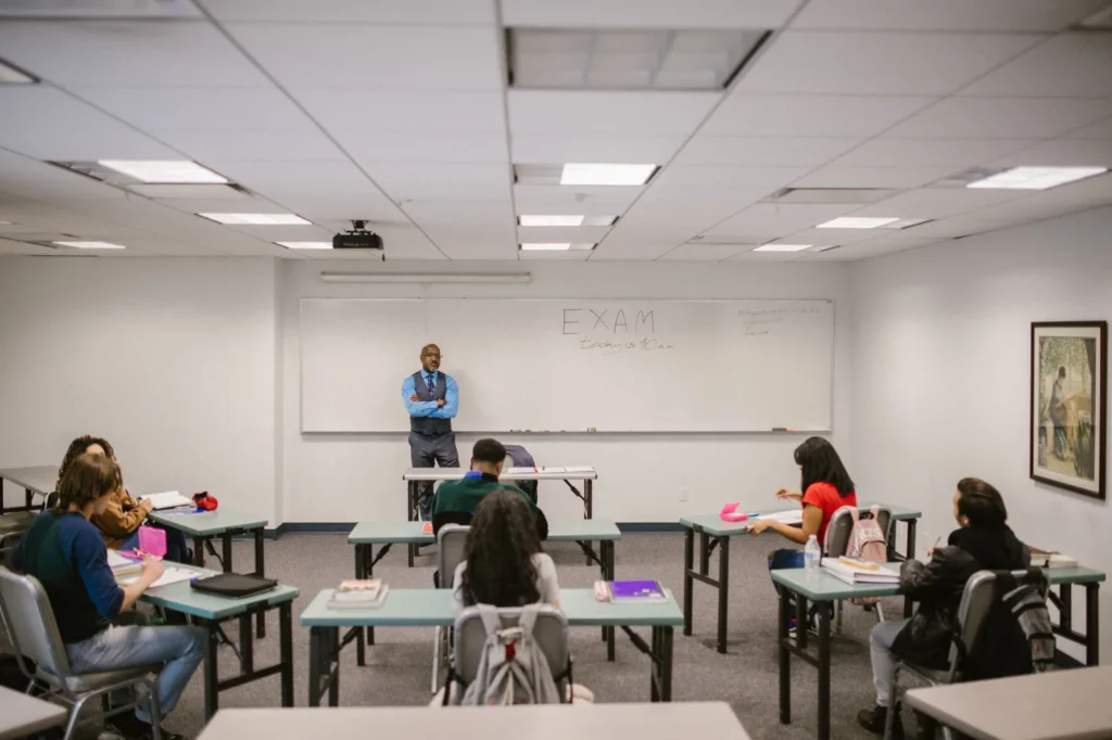 Niños realizando el examen Cito en un aula holandesa