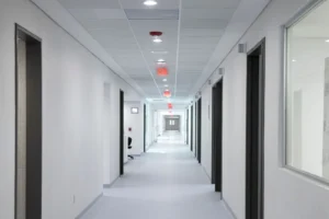 Interior moderno de un hospital en Emiratos Arabes Unidos