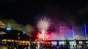 Fuegos artificiales sobre el skyline de Singapur