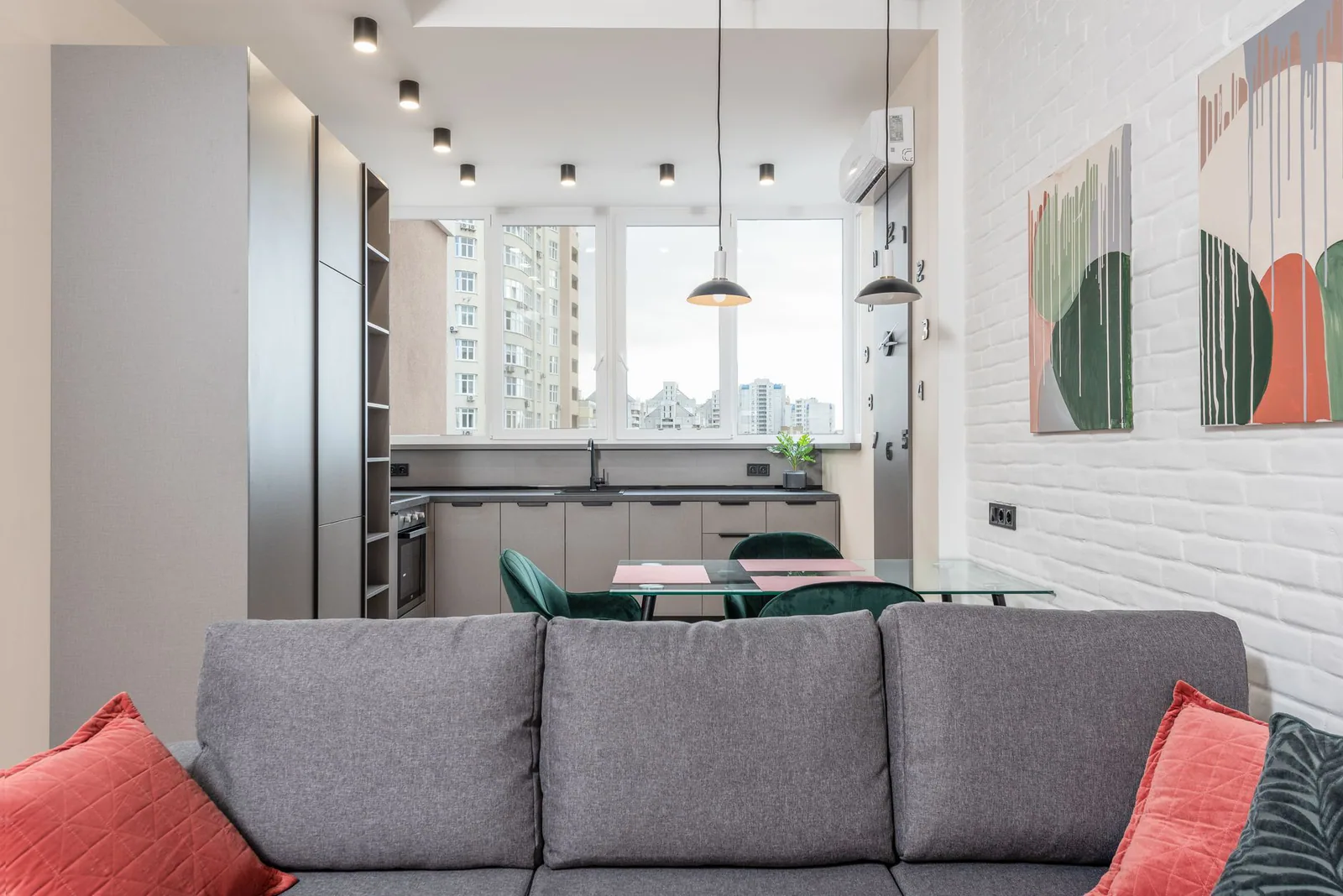 Sala de estar mobiliada en un apartamento de Catar