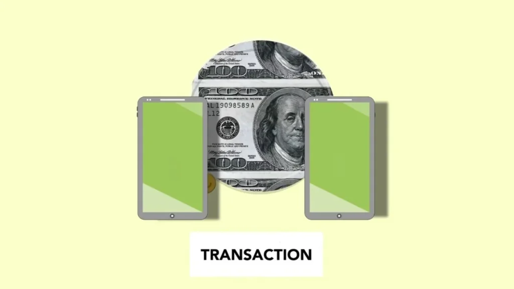Persona realizando una transferencia bancaria en una pantalla móvil