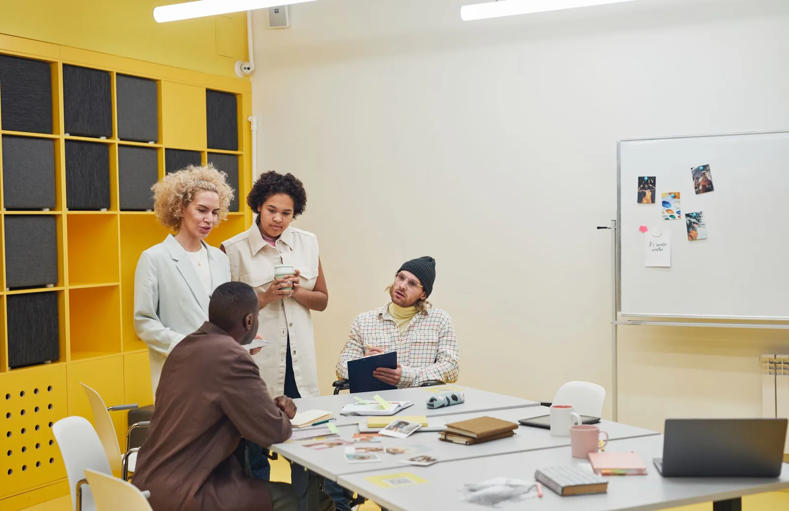 Reunión de trabajo en oficina holandesa