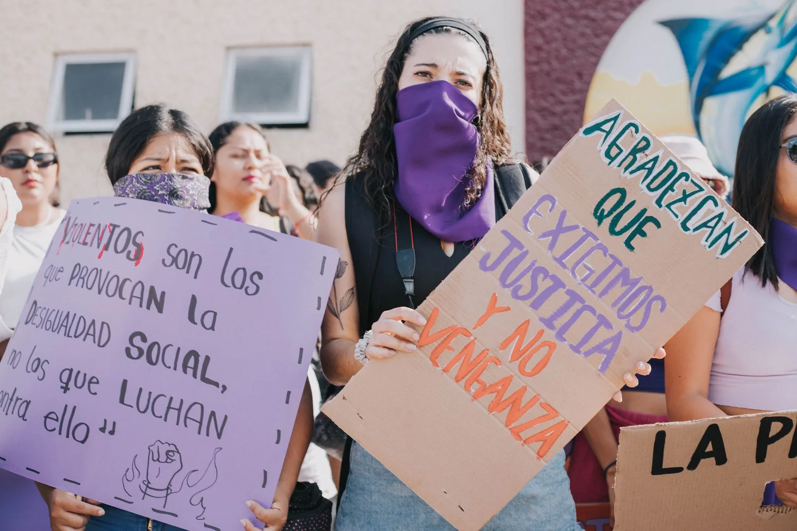 Mujeres participando en una manifestación por igualdad de derechos