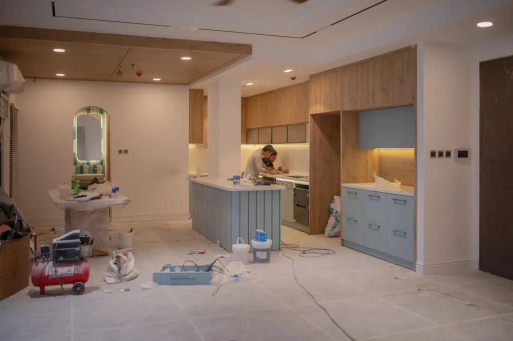 Cocina moderna en proceso de reforma en Singapur
