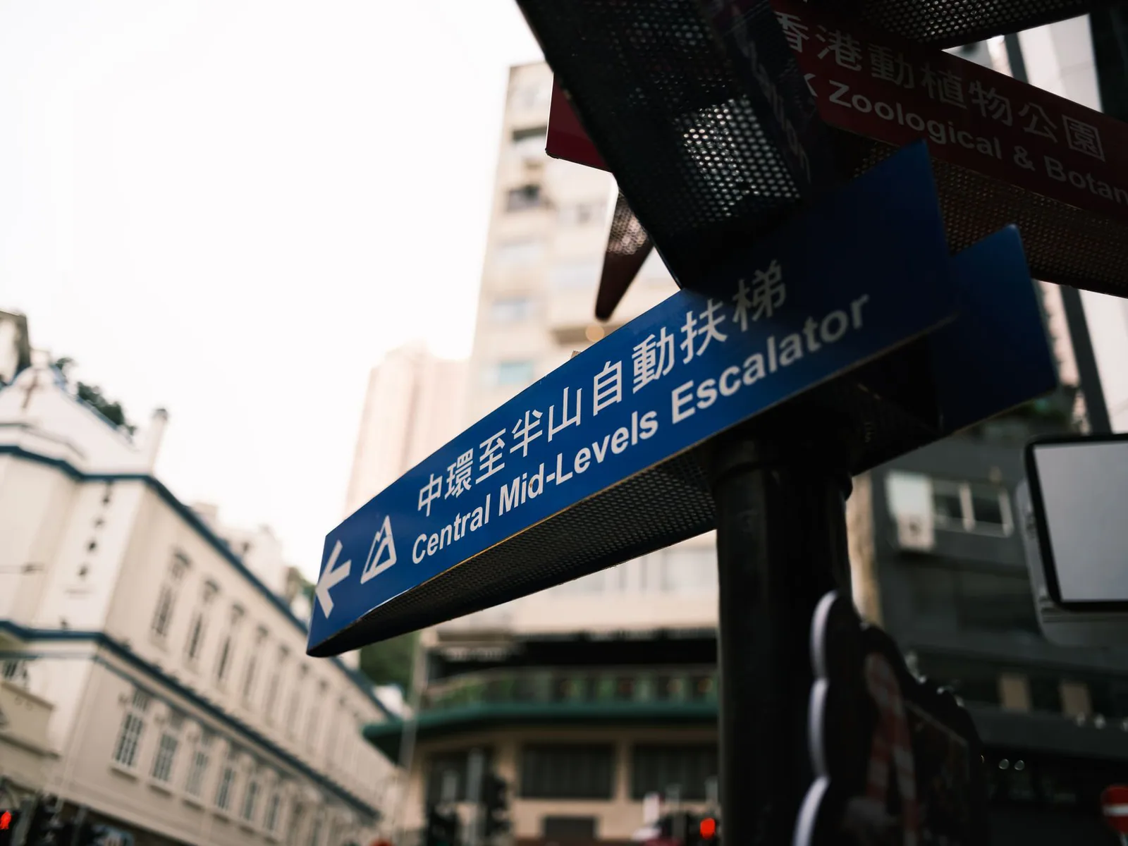 Carteles en inglés, malayo, mandarín y tamil en Singapur