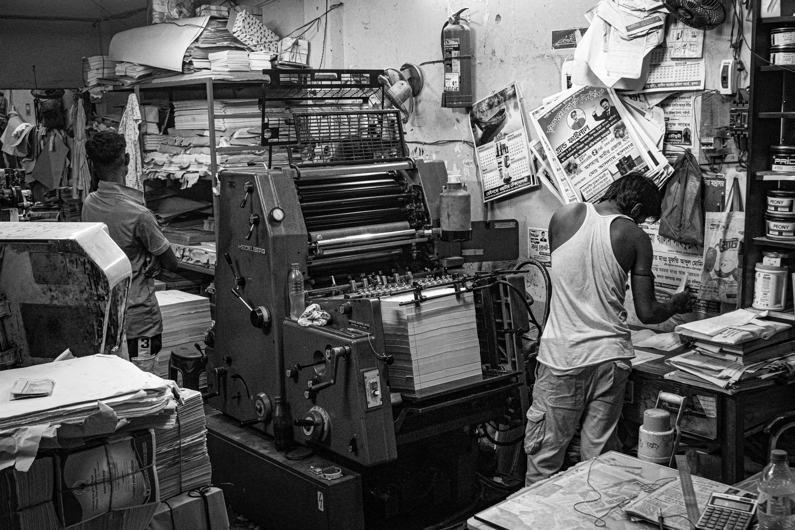 Impresora tipográfica antigua en una fábrica holandesa