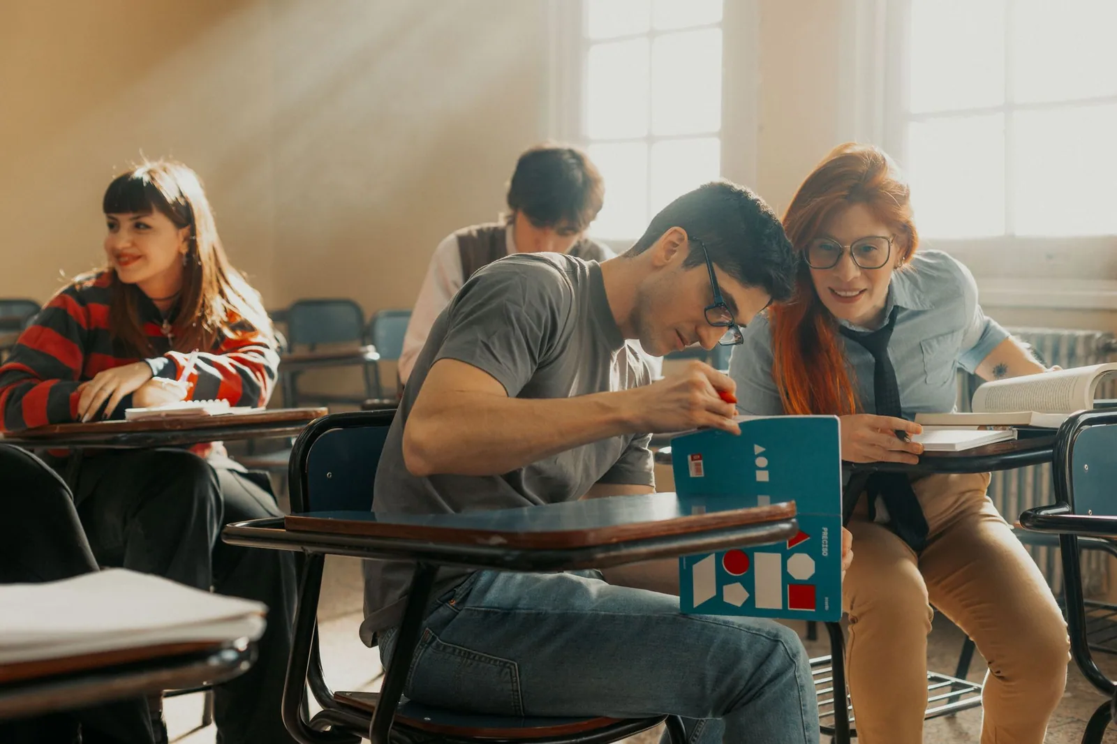 Estudiantes del programa IB trabajando en aula de Bélgica