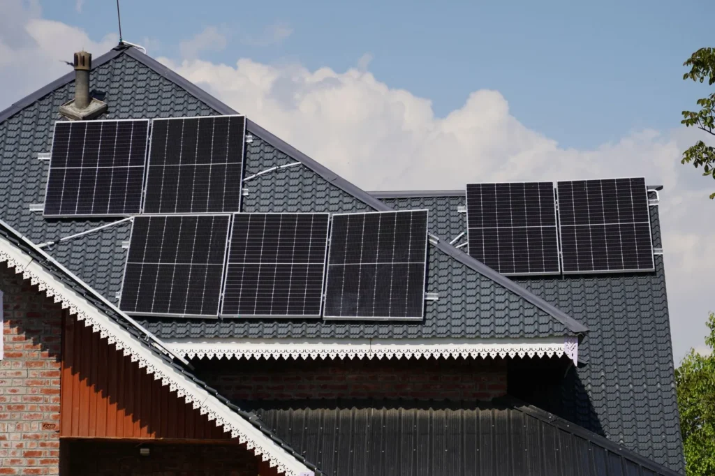 Casa ecológica con paneles solares