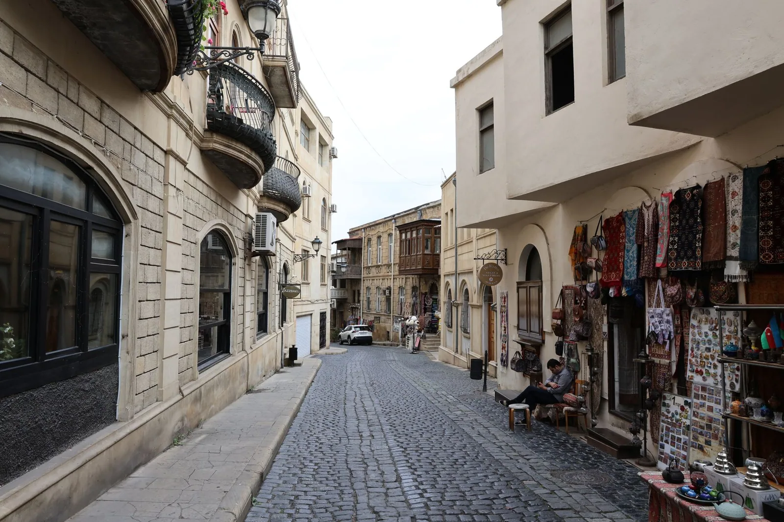 Calle empedrada del centro histórico de Amberes