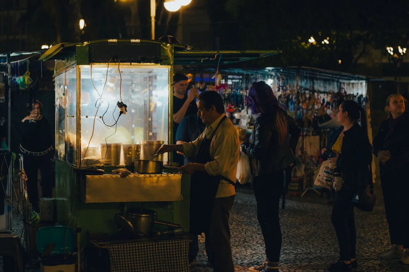 Puesto de döner kebab en una calle alemana